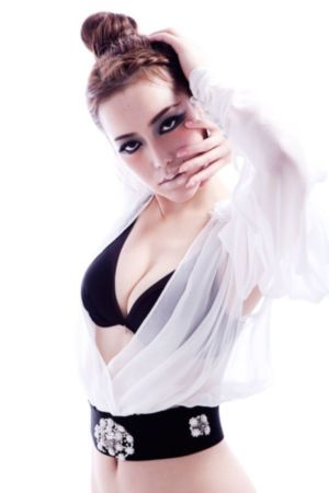 日韩在线播放免费视频_十万网红美女美酱